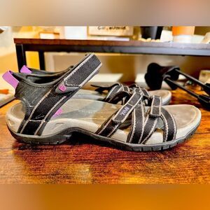 Teva Black sandals size 11